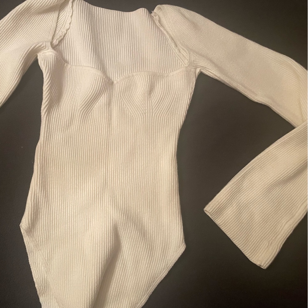 Women’s knitted medium ivory sweater